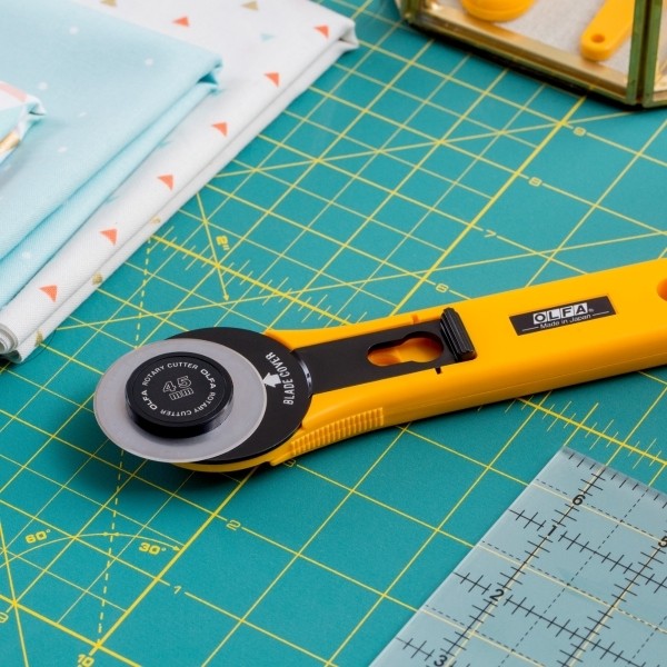 OLFA 45mm Straight Handle Rotary Cutter (RTY2/G)
